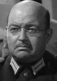 Richard Révy (Richard Ryen) in the film Casablanca.